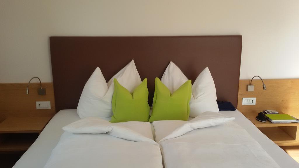 Hotel Garni Raffein Lana Esterno foto