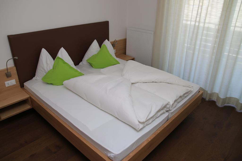 Hotel Garni Raffein Lana Esterno foto
